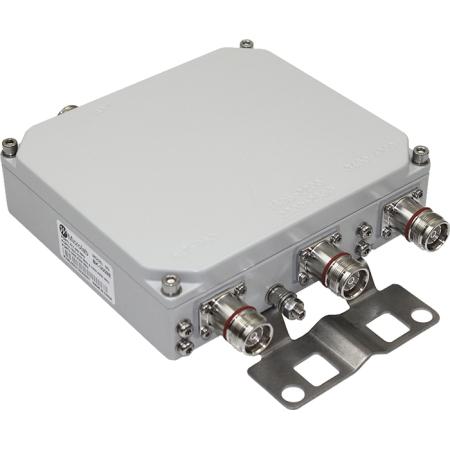 Triplexer 617-960/1695-2690/3400-4200MHz